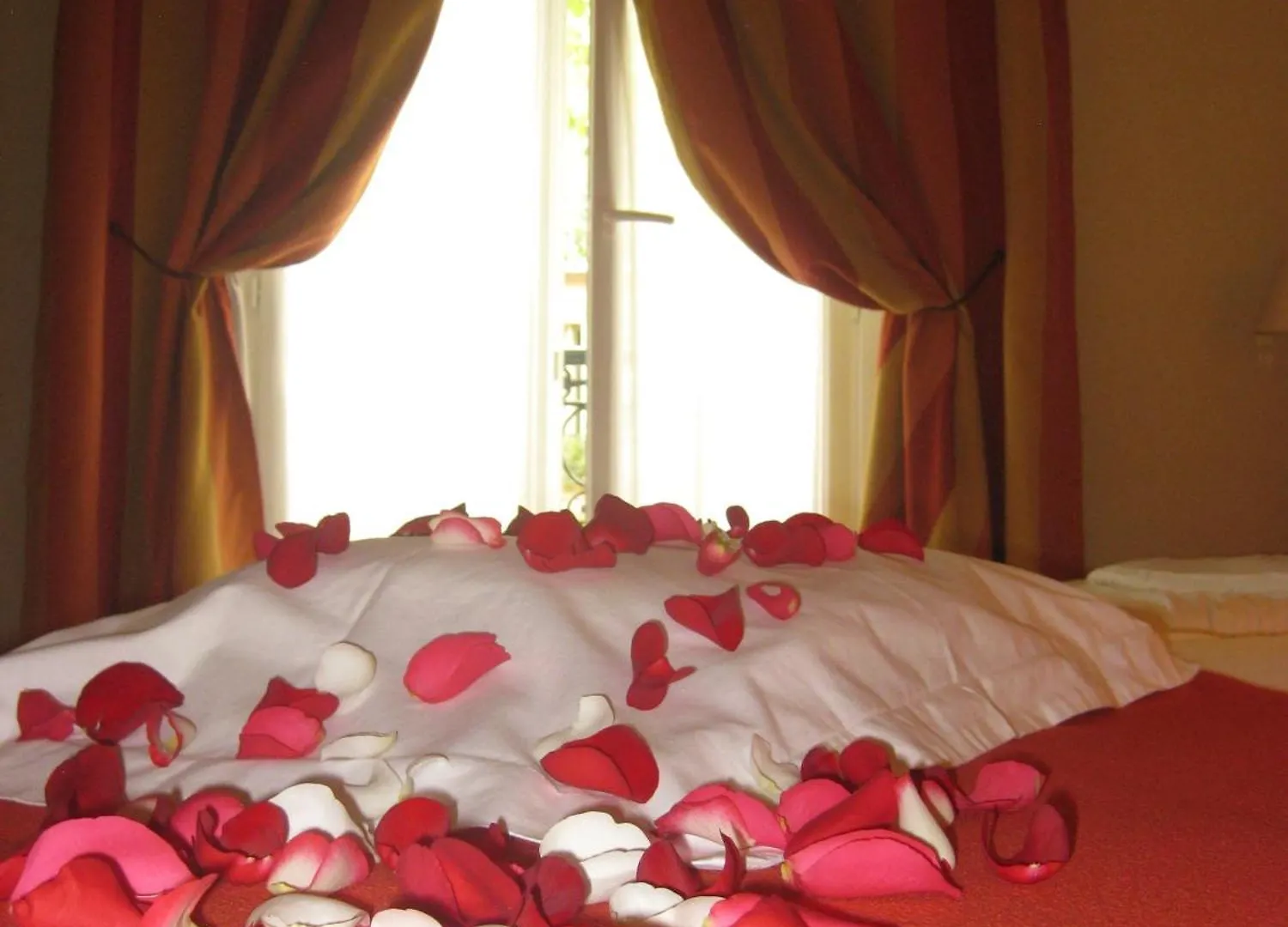 Hotel Eden Montmartre 3*